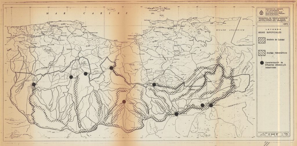 Representación cartográfica de ríos, cuencas y cuerpos de agua superficiales en la Faja Petrolífera del Orinoco.